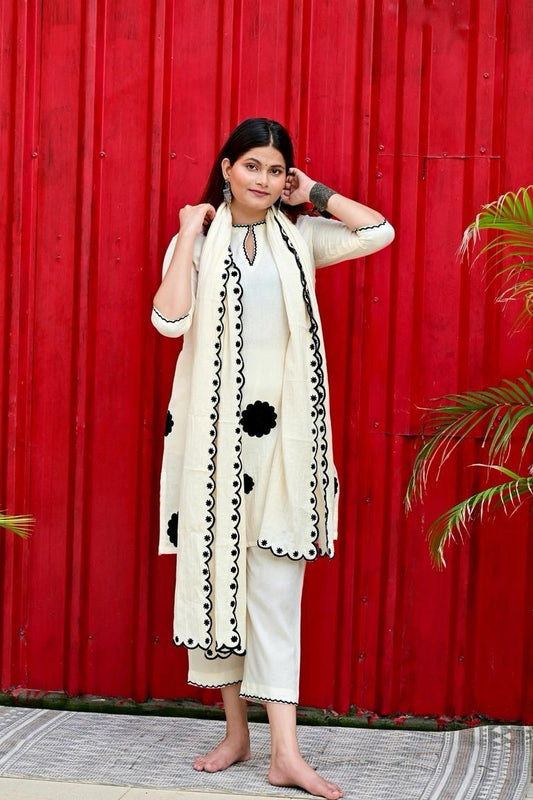 Cotton Short kurta with low slits and inner lining with black floral patch work